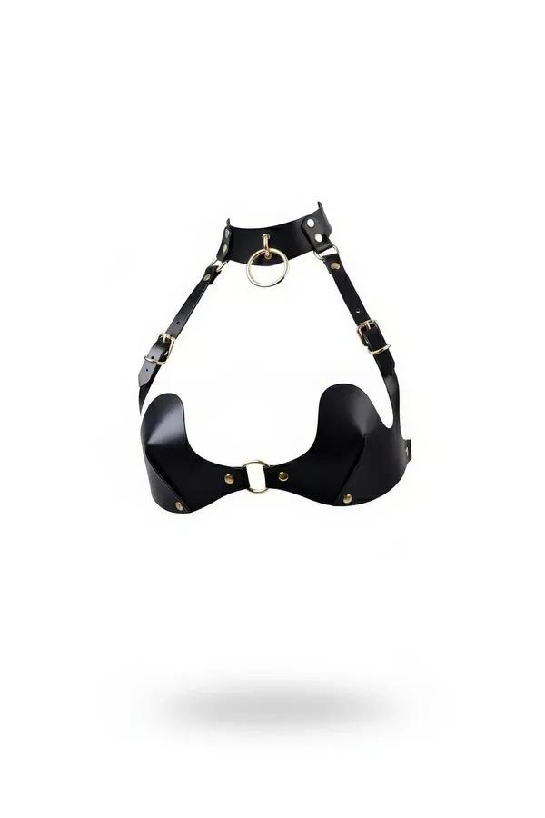 Siyah faux leather göğüs harness kalıplı kupalar ve altın O halka detayı önden görünüm