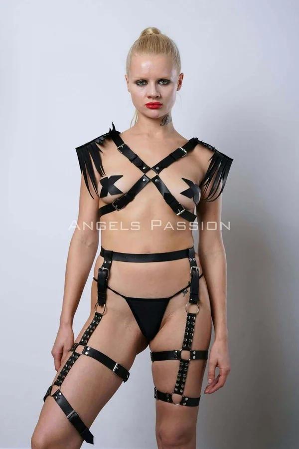 Püsküllü siyah vegan deri jartiyer harness takım, bacak harnesi ve O-ring detaylı tam set