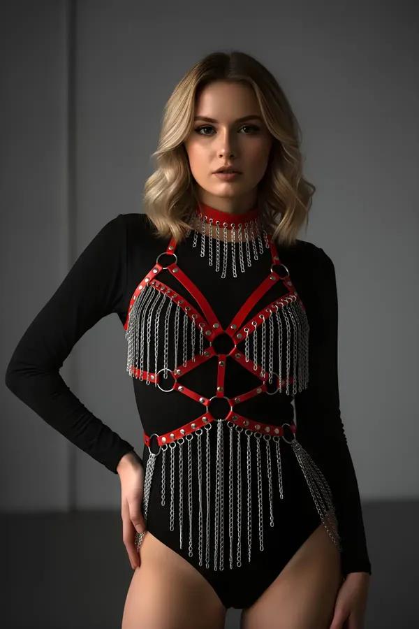 kırmızı vegan deri body harness gümüş sarkıt zincirli vücut aksesuarı boyunluk ve O-ring detaylı