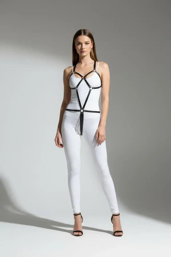 siyah suni deri body harness gümüş metal O-halka detaylı kafes tasarım aksesuar