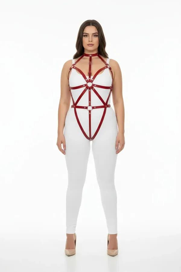 Kırmızı vegan deri büyük beden vücut harness, gümüş O-halka merkezli geometrik göğüs şeritleri ve choker yakalık