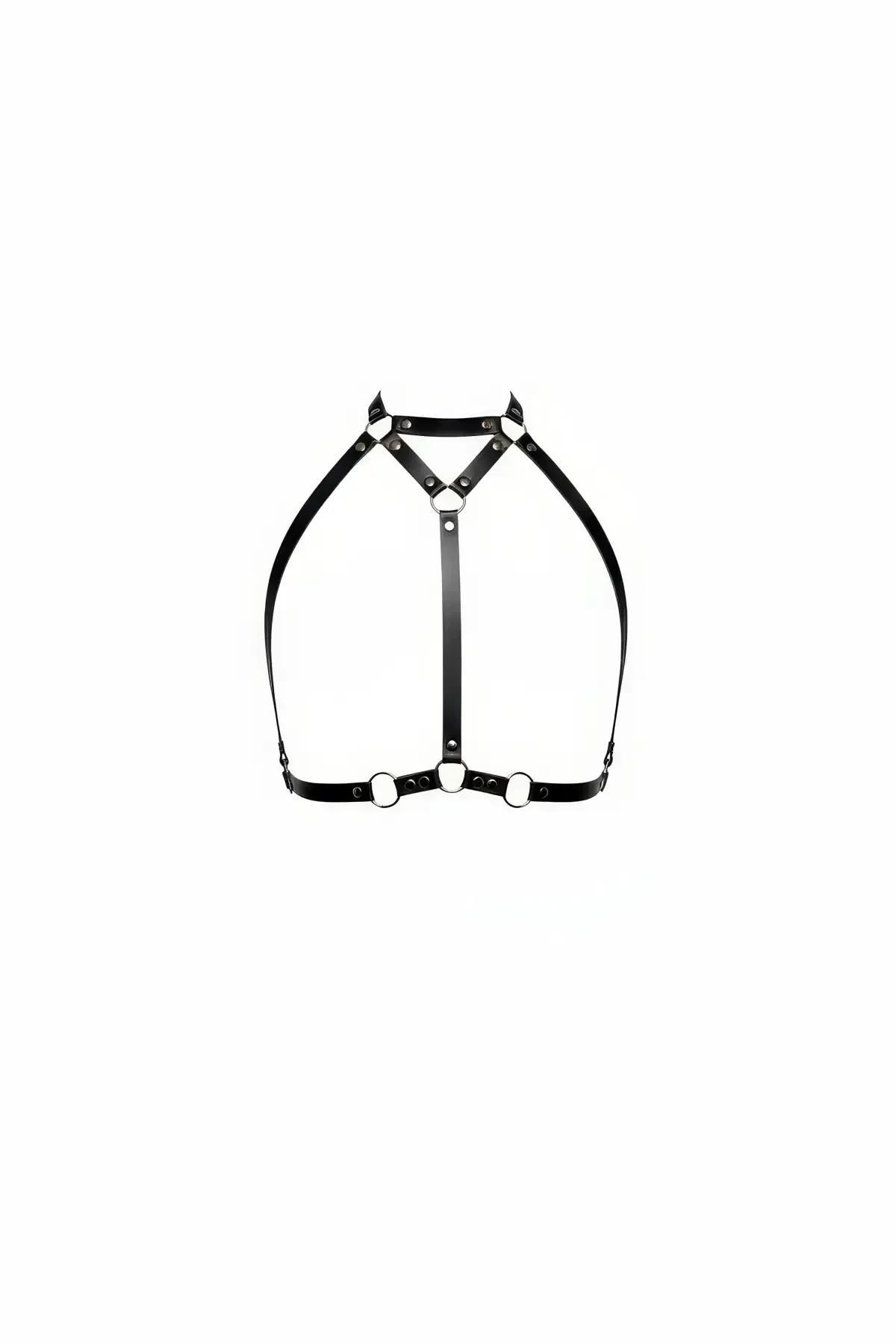 Siyah faux leather göğüs harness üçgen yüksük halka ve O-halka detaylı halter-boyun kesimi gümüş krom aksam