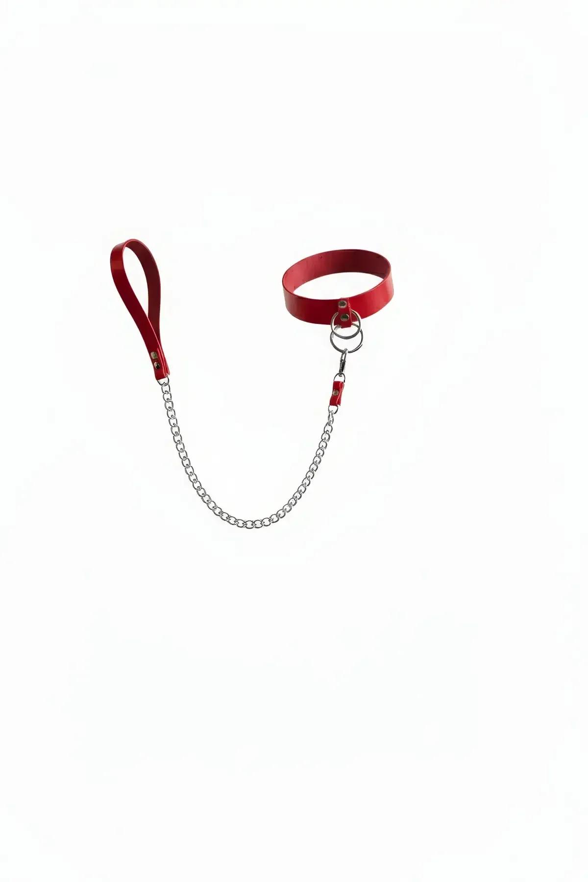 Kırmızı suni deri geniş bant choker kolye gümüş metal zincir ve bilek tutamacı ile set