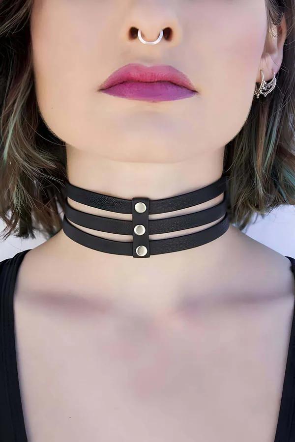 üç sıralı siyah suni deri çıtçıtlı choker tasma gümüş metal kapatmalı boyun aksesuar