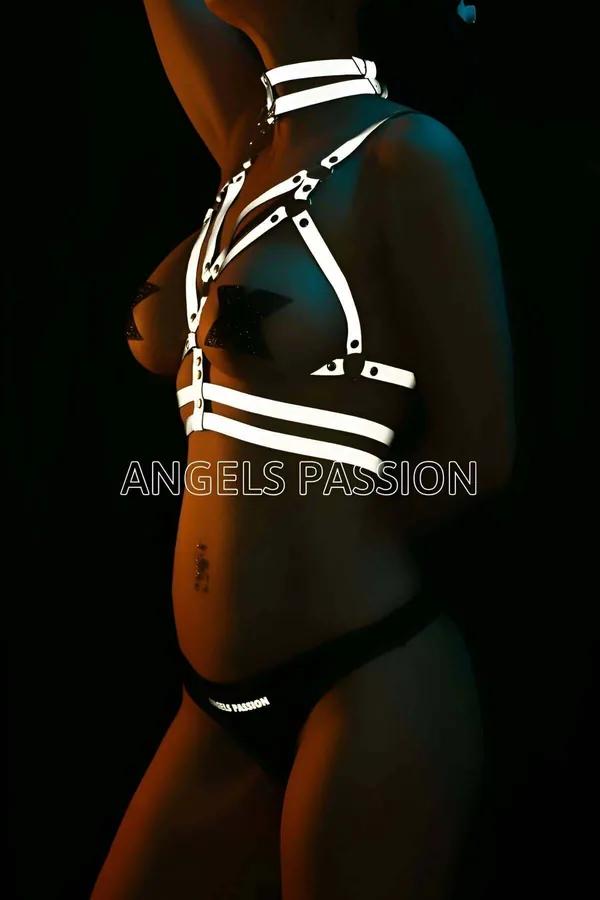 reflektörlü göğüs üzeri harness siyah PU vegan deri choker detaylı korse V form bant karanlıkta parlayan