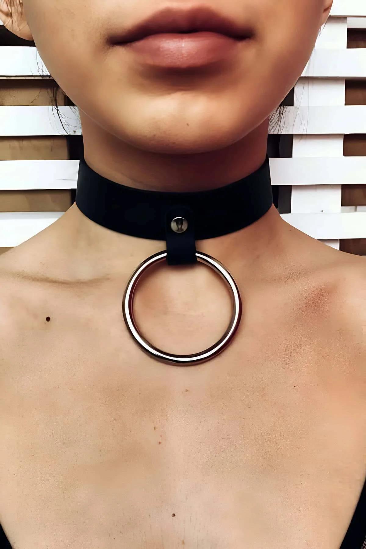 siyah suni deri geniş bantlı halkalı choker tasma altın O-ring metal detay