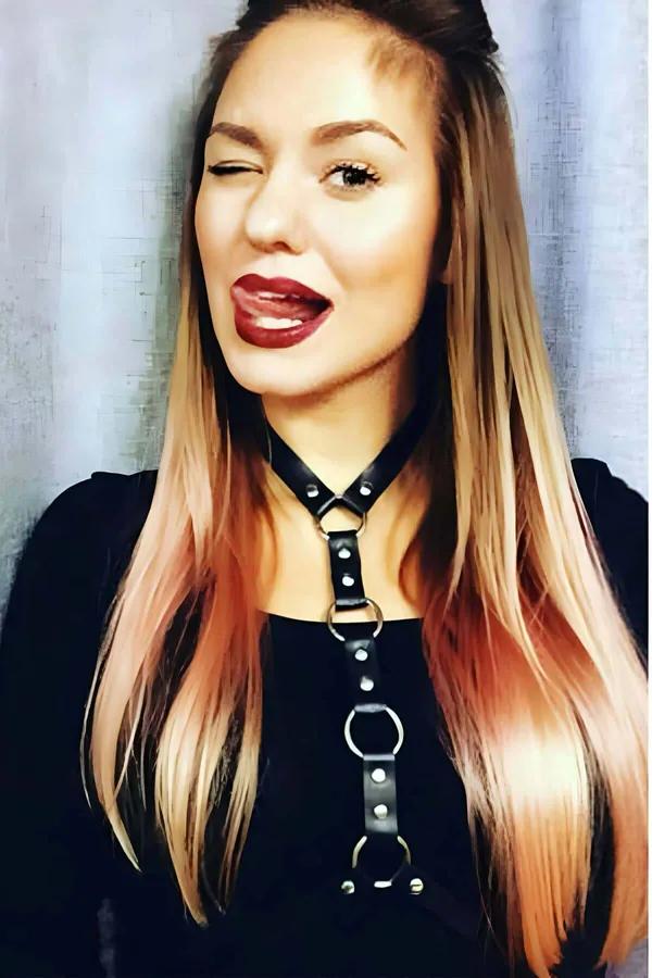 Siyah faux leather göğüs harness üç gümüş O-ring dikey sıralı ayarlanabilir toka