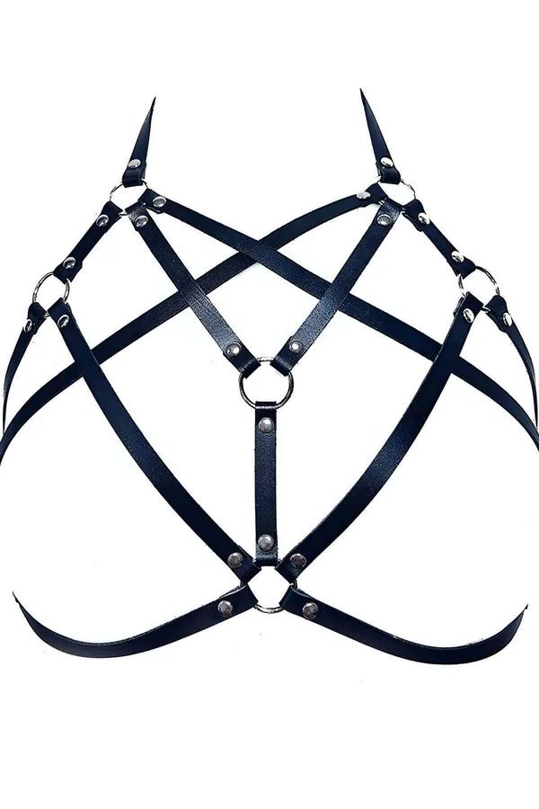 siyah suni deri göğüs harness çapraz bantlar gümüş metal perçinler ve O-halkalar