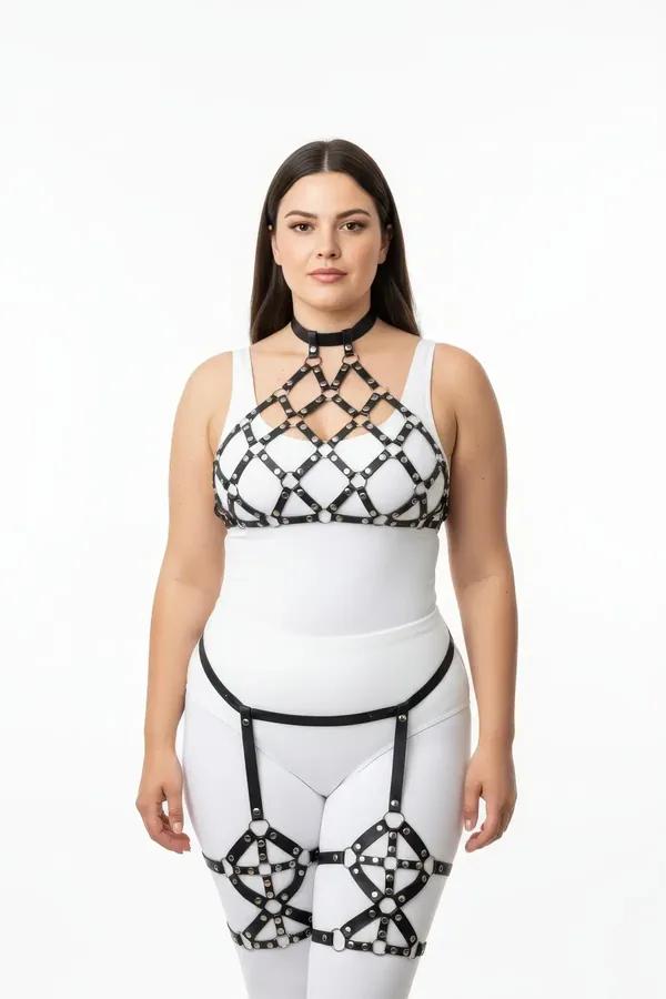 büyük beden siyah suni deri full body harness takım gümüş halka ve perçin detaylı elmas kafes jartiyerli