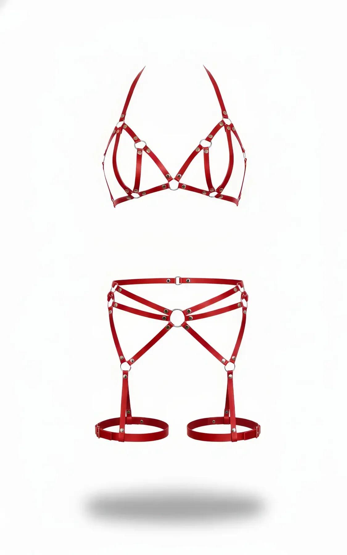 kırmızı elastik harness takımı gümüş metal O-halkalı bralet ve jartiyer seti beyaz fon