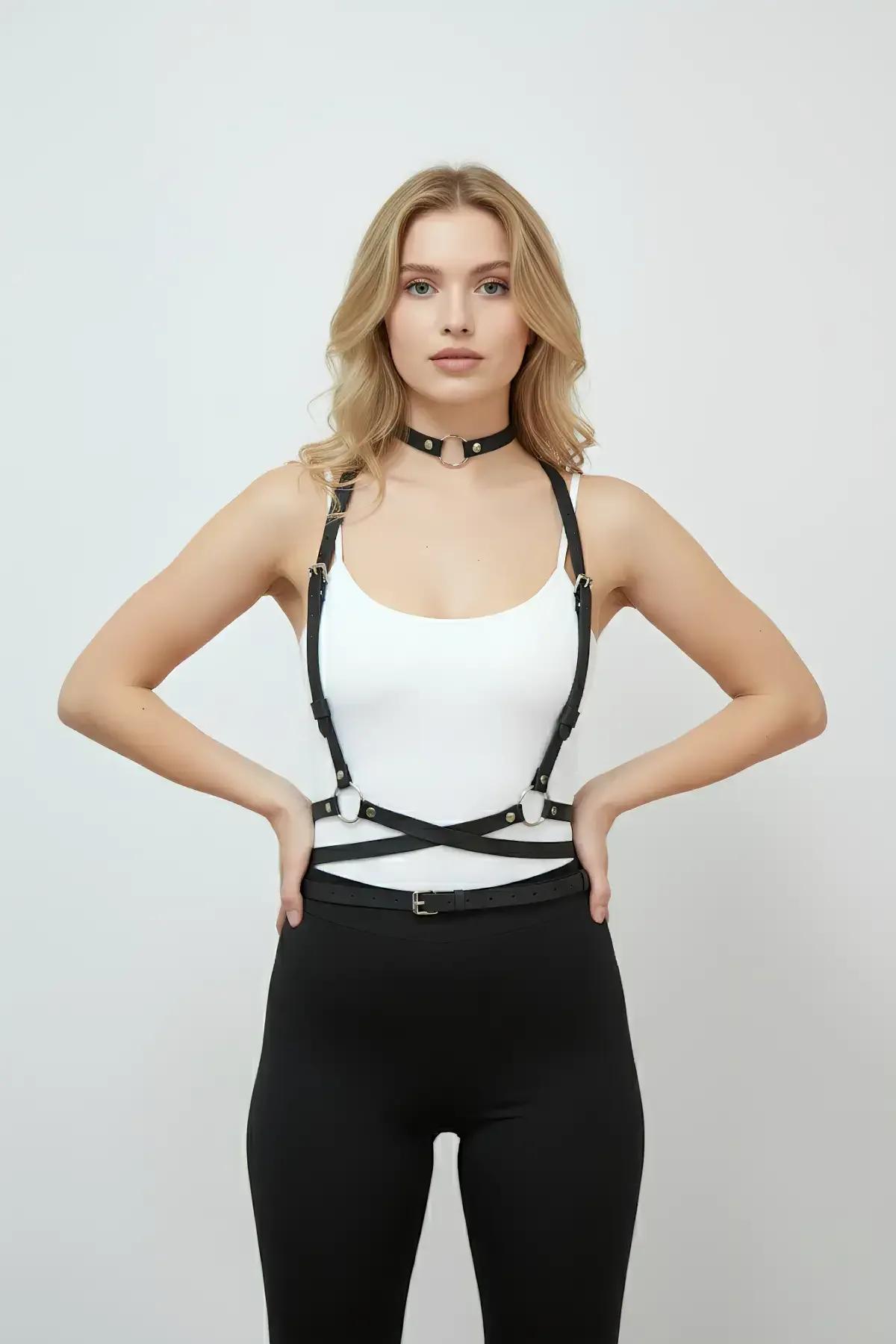 Siyah vegan deri O halka detaylı vücut kemeri altın toka choker yaka ve çapraz bel şeridi