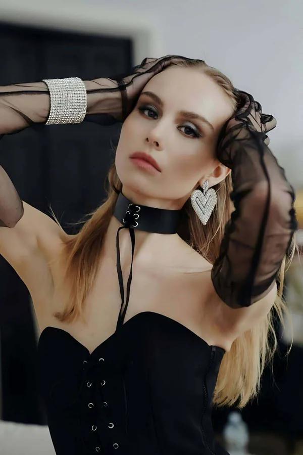 siyah vegan deri choker tasma ip bağlamalı gümüş halkalı geniş bant boyunluk