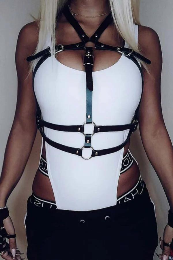 siyah vegan deri çoklu halkalı vücut harness kemer gümüş O-ring ve çapraz kayış detayı