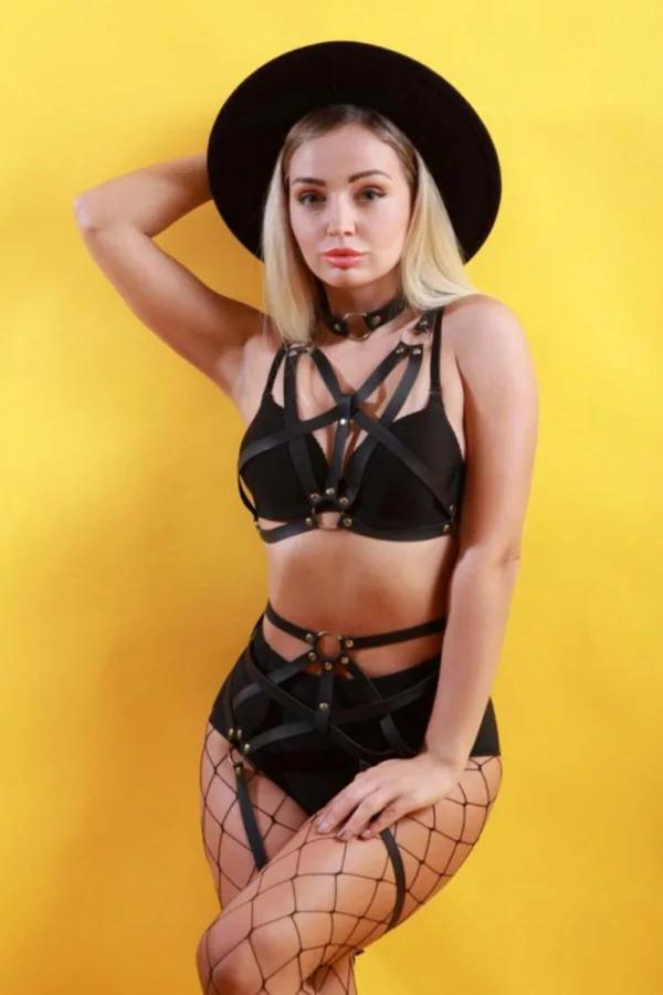 siyah vegan deri jartiyer harness takım altın O-ring kafes kesim üst harness ve jartiyer kemerli alt parça