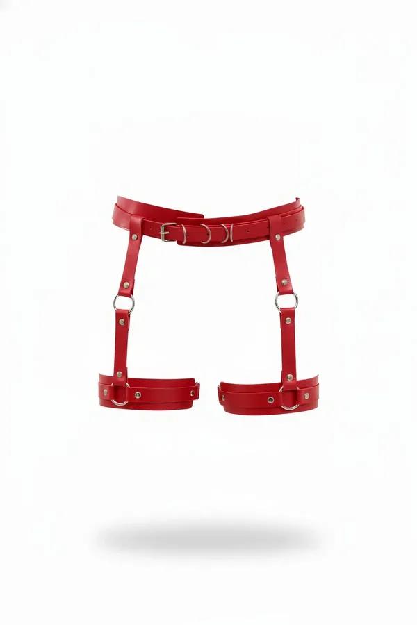 kırmızı faux deri jartiyer harness gümüş metal toka ve D-halka detaylı bel ve uyluk bantlı aksesuar