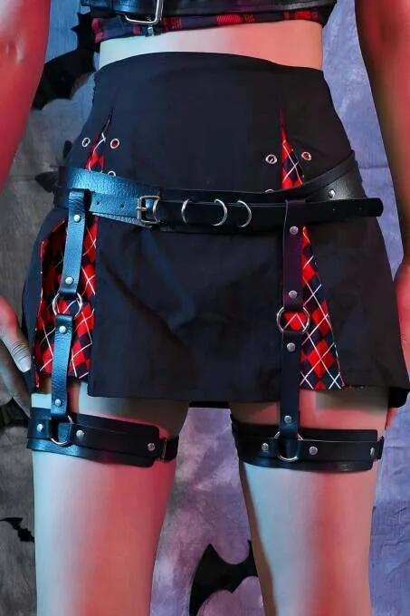 siyah vegan deri jartiyer harness bel kemeri ve uyluk bantları gümüş D-tokalar