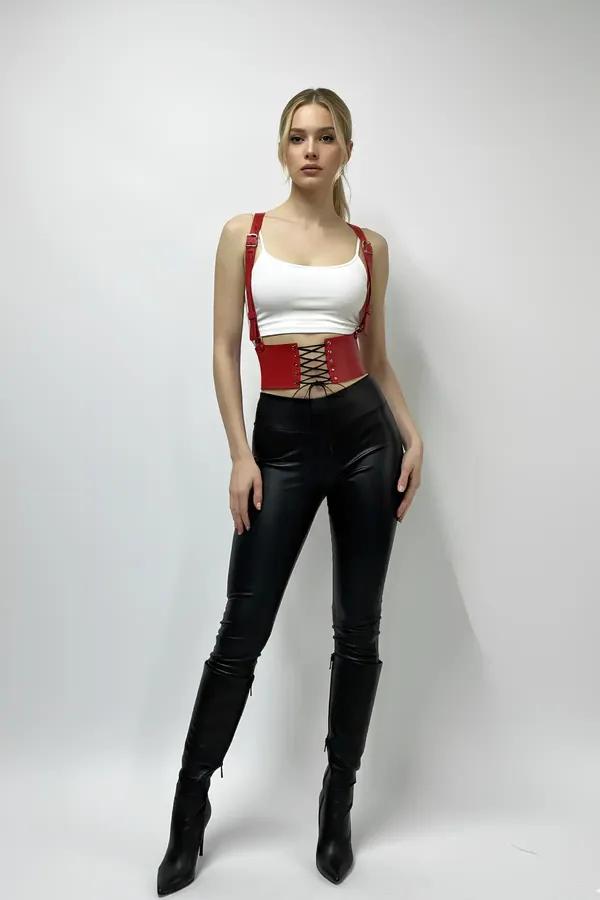 kırmızı faux leather geniş korse kemer bağcıklı ön kapama gümüş toka omuz askılı bel aksesuarı