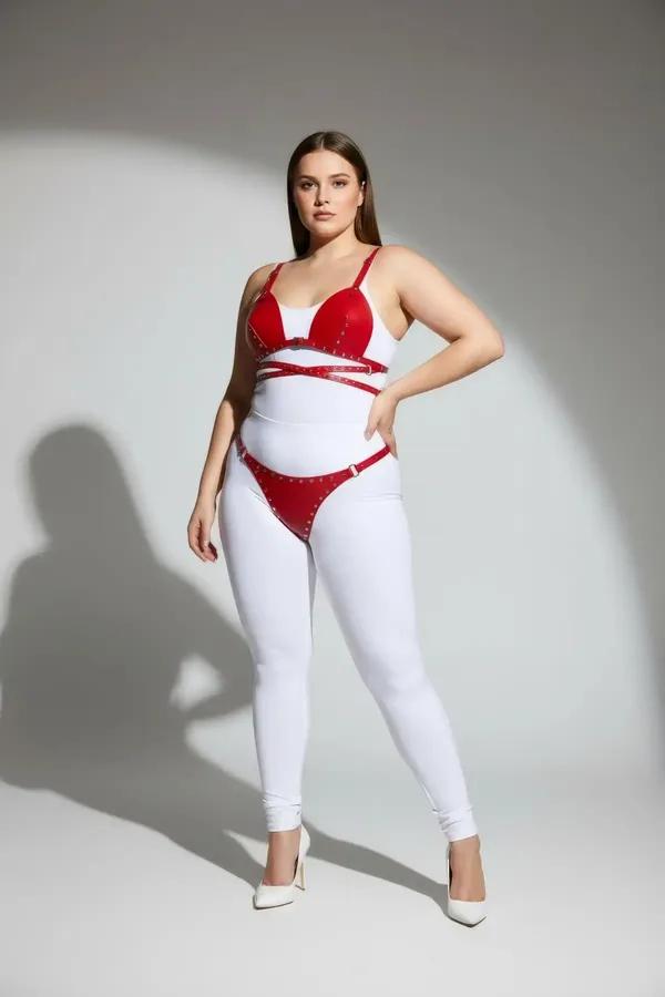 büyük beden kırmızı vegan deri harness takım push-up sütyen ve zımbalı çapraz bantlı tanga set