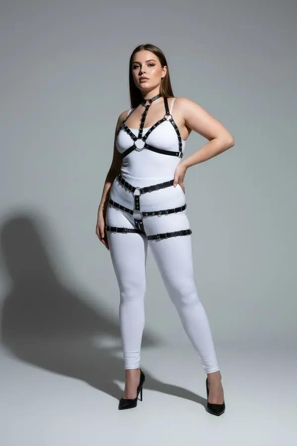 büyük beden siyah vegan deri görünümlü tam vücut harness takımı gümüş O-ring toka ve uyluk bandıyla