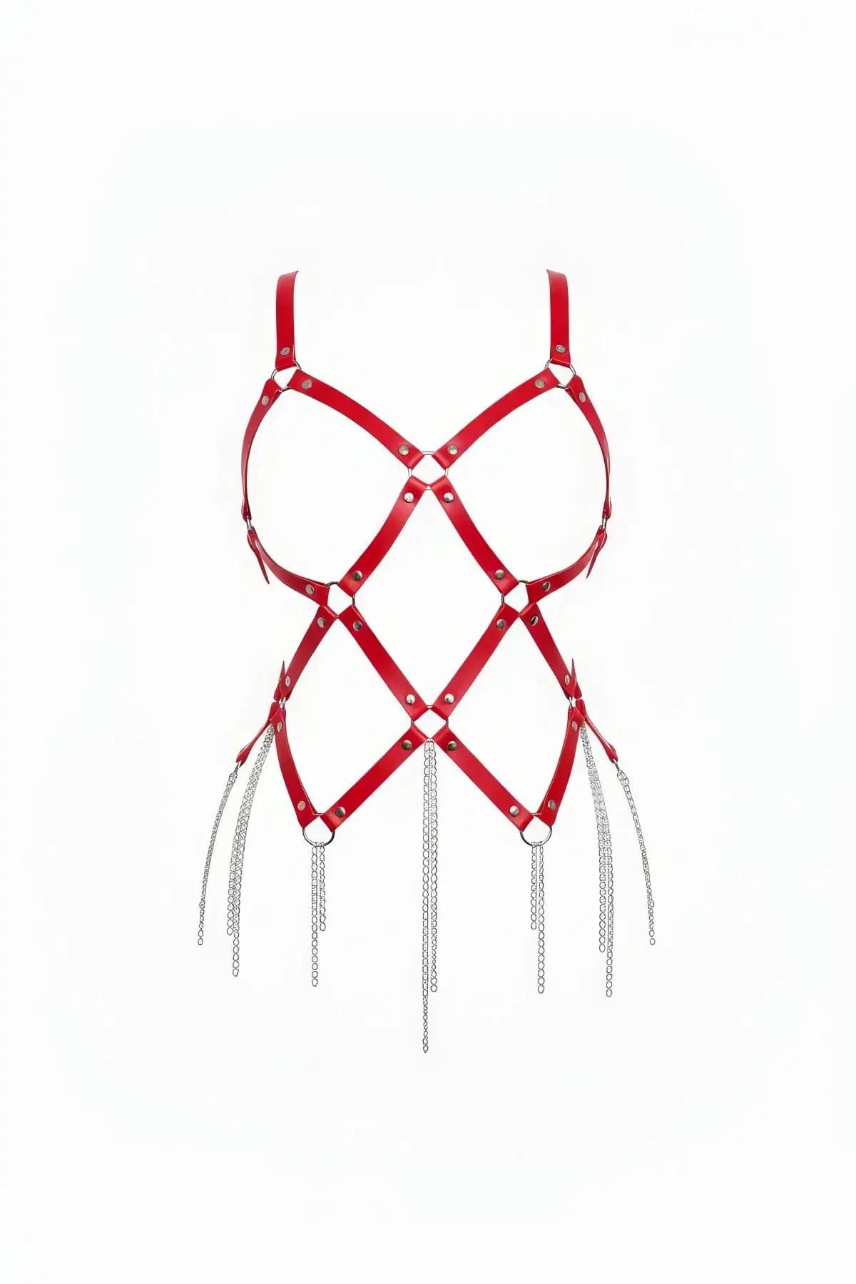 kırmızı suni deri body harness geometrik çapraz bantlar gümüş zincir püsküllü metal perçin detay