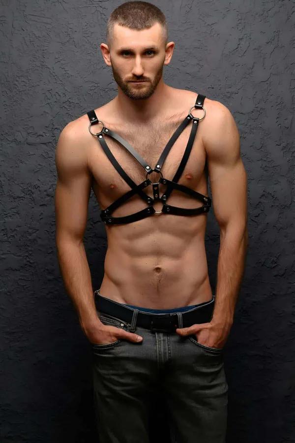 Siyah vegan deri erkek göğüs harness X-desen geometrik bantlar 3 gümüş O-ring perçinli aksesuar