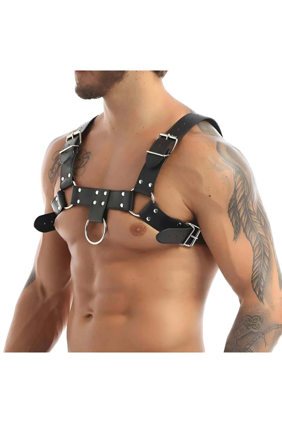 siyah vegan deri erkek göğüs harness gümüş D-halka rivet ve toka detaylı omuz kayışlı