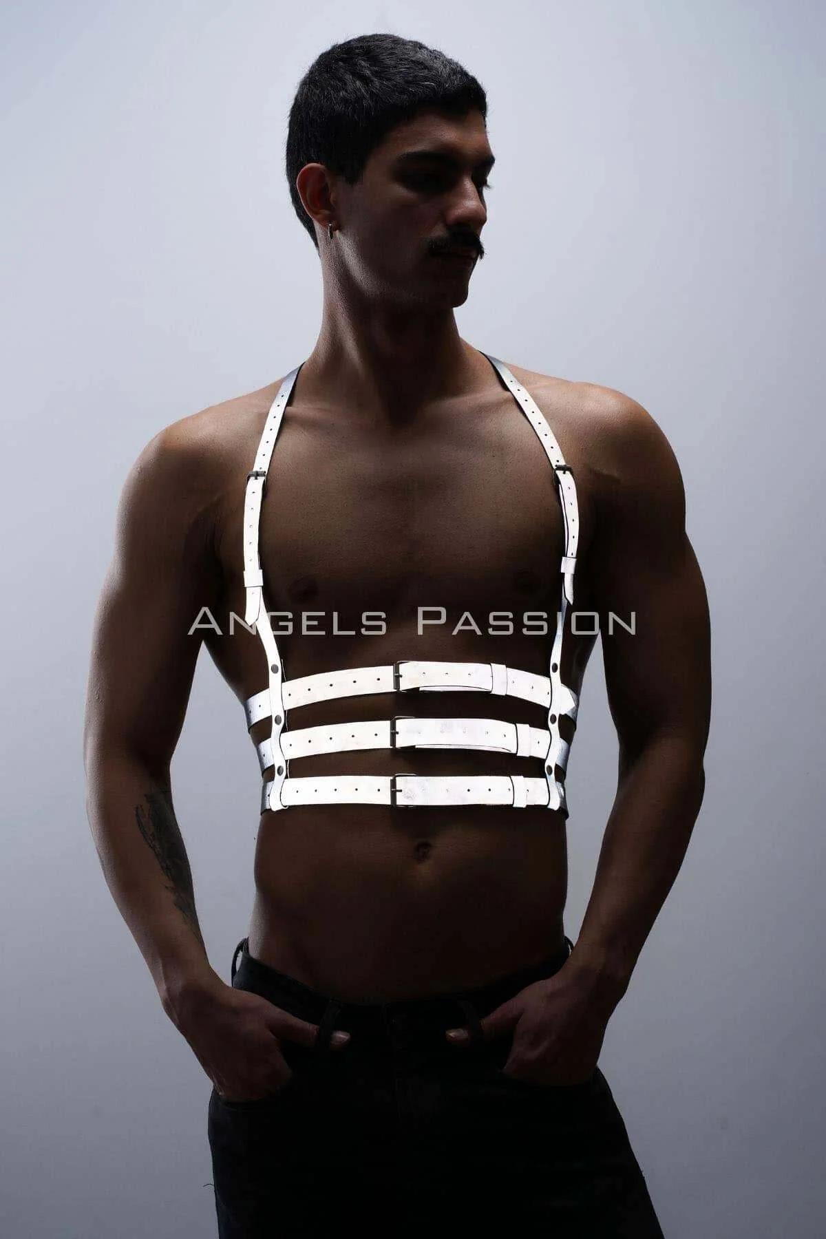 reflektörlü beyaz bantlı erkek göğüs harness clubwear, 3 yatay bant ve boyun askısı, gunmetal metal toka