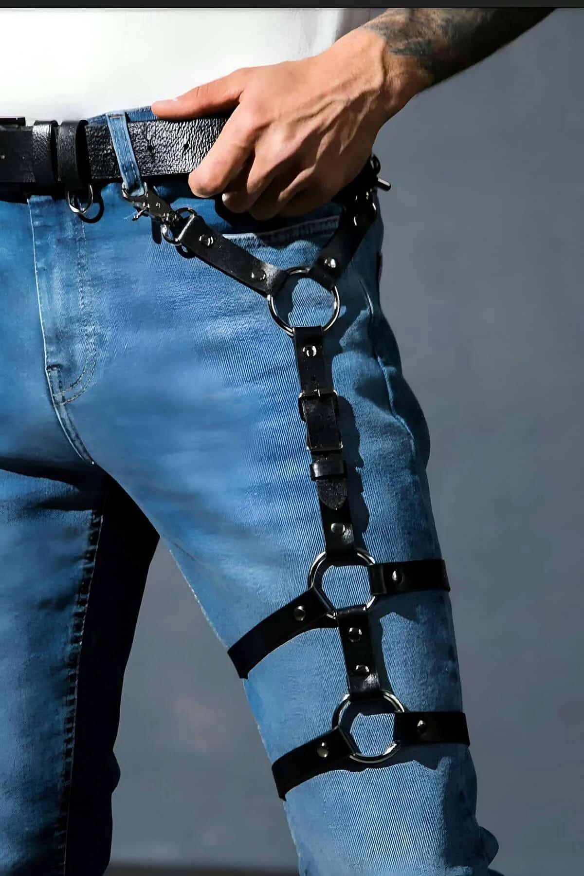 erkek siyah vegan deri bacak harness gümüş O-halka metal aksamlı jean üzerinde tek bacak aksesuar