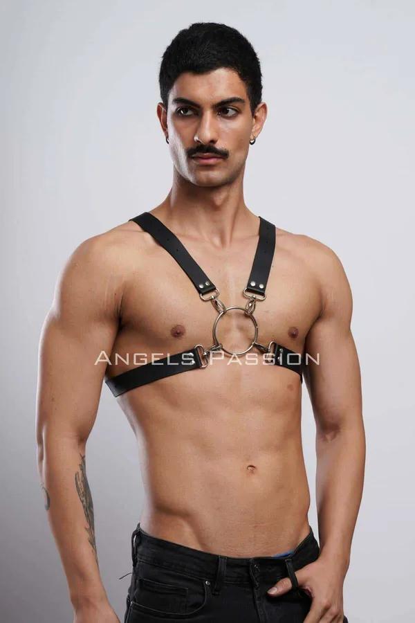 Siyah vegan deri X göğüs erkek harness gümüş O-halka ve D-halka toka detayı, clubwear