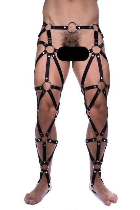 erkek lastik harness siyah elastik şerit gümüş O-ring bel ve bacak sarmalı tam boy görünüm