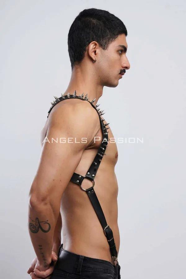 siyah vegan deri erkek göğüs harness çivi detaylı omuz bandı ve gümüş toka clubwear