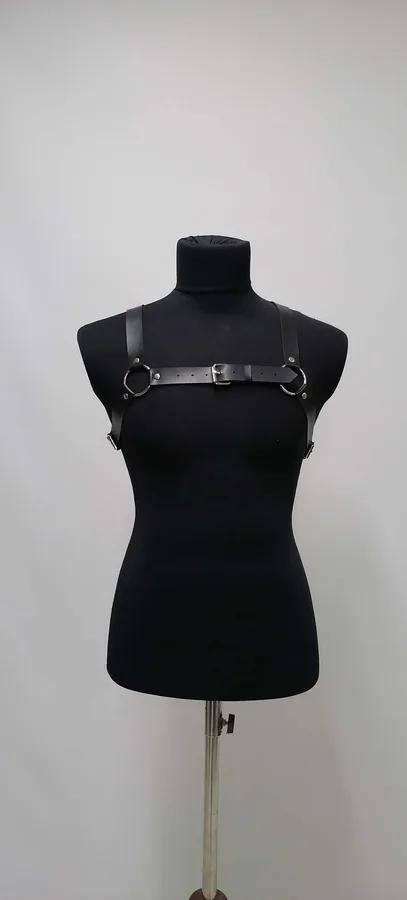 siyah vegan deri erkek göğüs harness gümüş O-ring ve toka detayı clubwear aksesuar