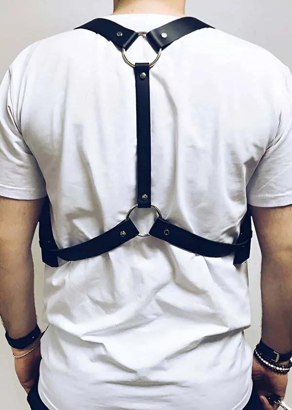 siyah vegan deri erkek harness gümüş O-ring çift kayış sırt görünümü