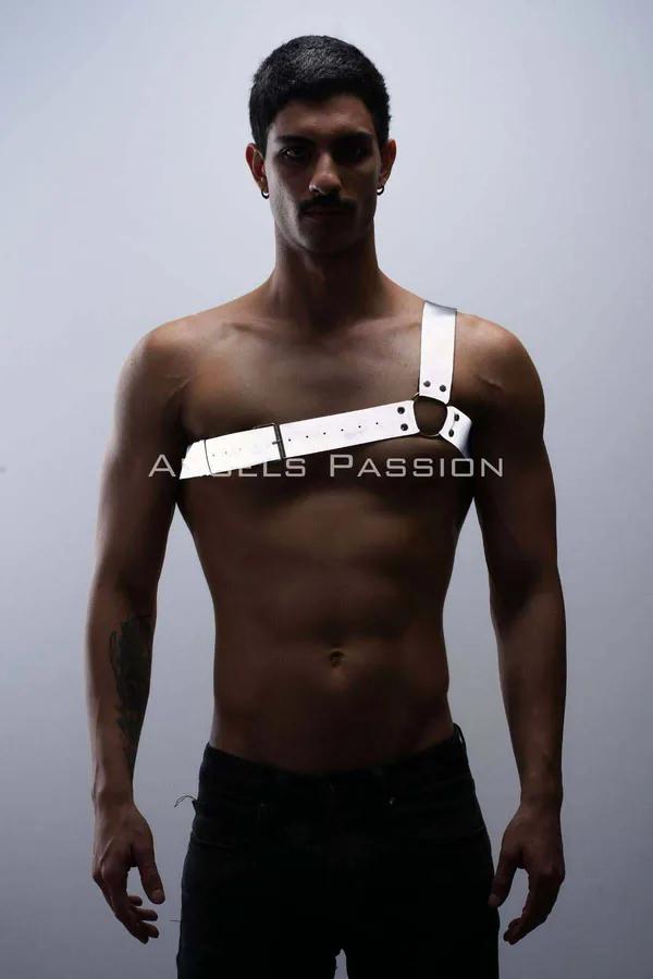 reflektörlü beyaz tek omuz erkek göğüs harness siyah metal O-ring clubwear