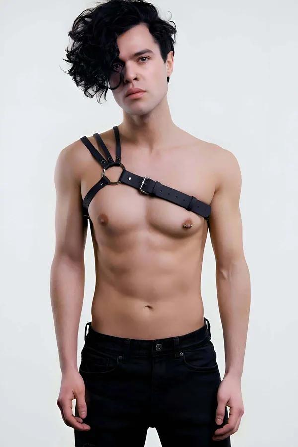 siyah suni deri erkek tek omuz harness 3 sıralı kayış gümüş O-ring detaylı