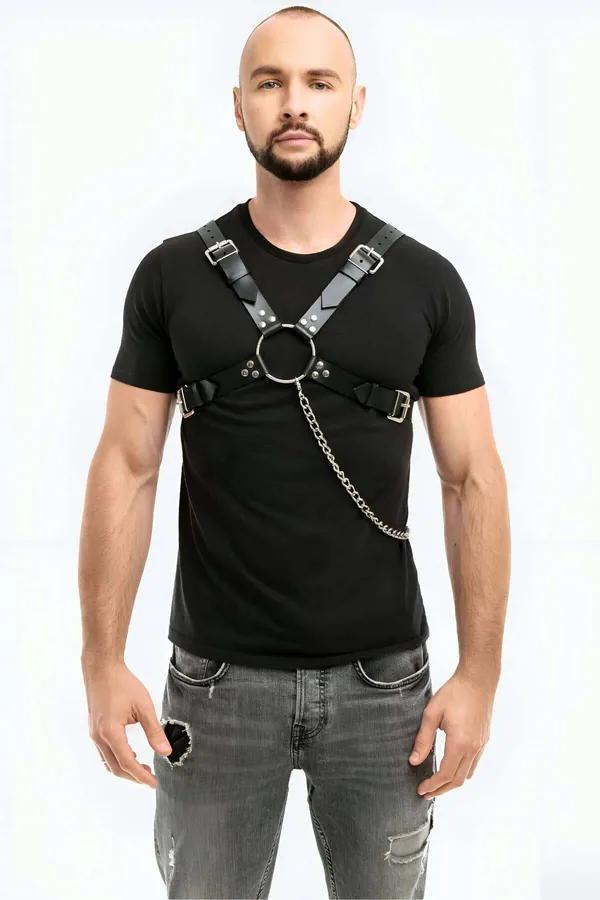 siyah vegan deri erkek göğüs harness gümüş O-ring ve zincir detayı X-form kesim