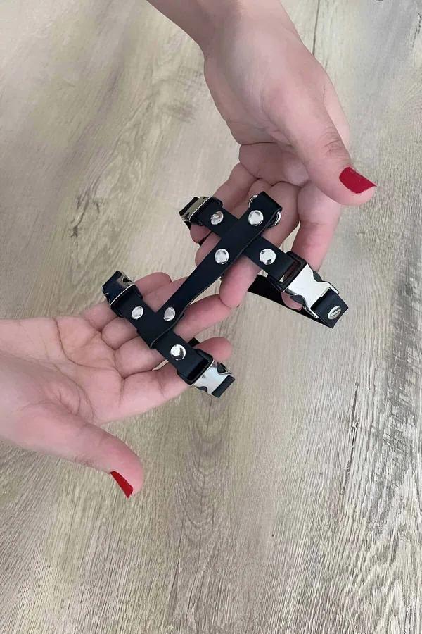 Siyah suni deri kedi göğüs tasması gümüş metal toka ve perçinli H tipi kayış seti tekir kedide